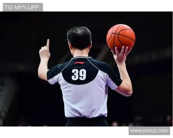 赛后球迷高呼姚明名字展现对篮球传奇的热爱与敬仰