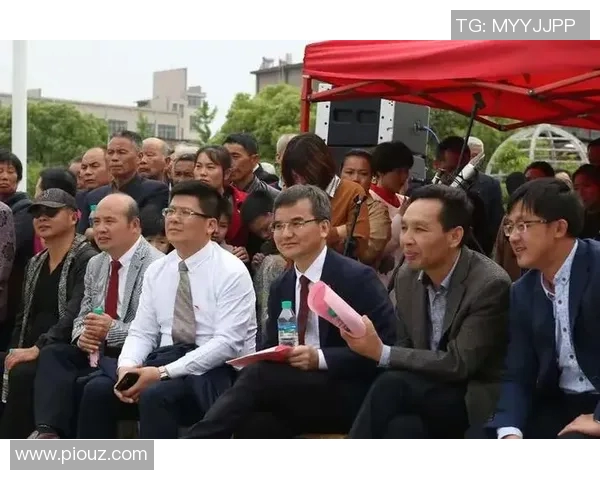 足球明星帅哥头像真实照片展现魅力与风采的完美结合 足球明星帅哥头像真实照片展现魅力与风采的完美结合