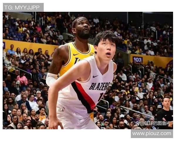 篮球明星投掷可乐瞬间捕捉展现运动与娱乐的完美结合